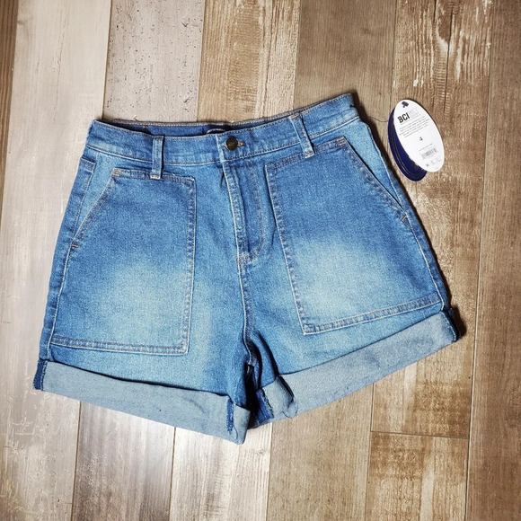 NWT SCOOP Highrise Utility Rolled Cuff Denim Shorts Size 4 Medium Wash - Picture 1 of 10